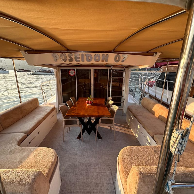 Poseidon 07 — O ambarcațiune, doisprezece pasageri, loc să te întinzi